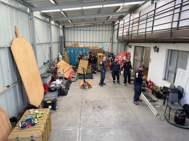 👨🏻‍🚒GRUPO•USAR👩🏻‍🚒 Este fin de semana, en dependencias del Cuartel Balmaceda, en Reñaca, cerca de 15 integrantes del Grupo USAR Bomberos de Viña del Mar realizaron una revisión de inventario y mantención preventiva a sus equipos y las herramientas destinadas a las operaciones de búsqueda y rescate en espacios confinados, que pueden ocasionar derrumbes, temporales de lluvia o viento, terremotos, deslizamientos de tierra, entre otras situaciones derivadas de desastres naturales y/o emergencias.

Esta actividad se enmarca en la preparación regular de nuestro equipo de rescatistas, especialmente, con miras a mantener operativas y en óptimas condiciones las capacidades técnicas del equipamiento, cuando estamos prontos a iniciar una nueva temporada de invierno.

#bomberosvina #bomberosdechile #grupousar #renaca #vinadelmar #concon #usar
